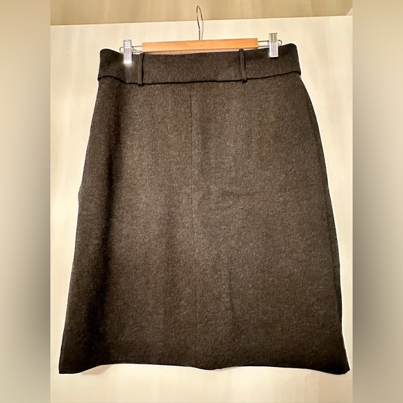 Vintage high waisted stretch pencil skirt. with oversized buttons. Anne Klein - Picture 2 of 5